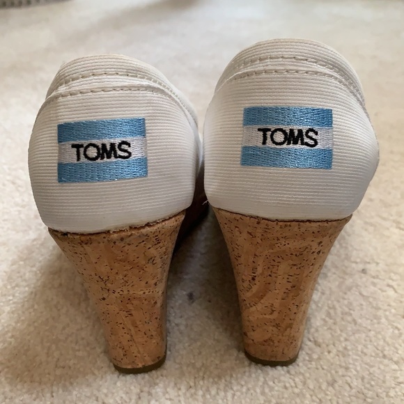 TOMS women wedges size 7 GUC due to white only ! - Picture 7 of 10